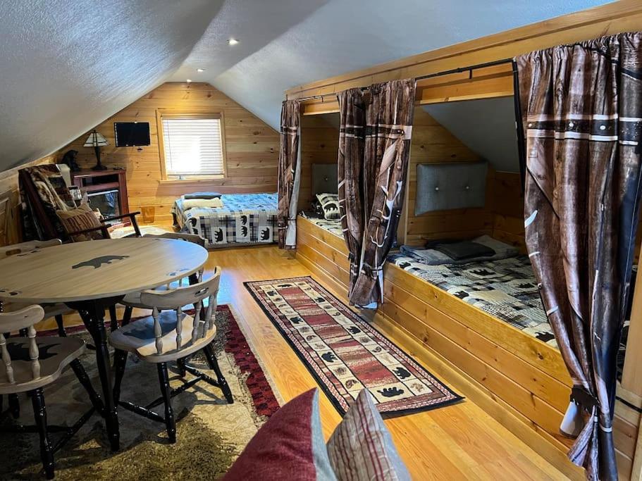 Cubs Den - Hot Tub- Walk To Lake- Fire Pit - Kayaks Oakland Exterior foto