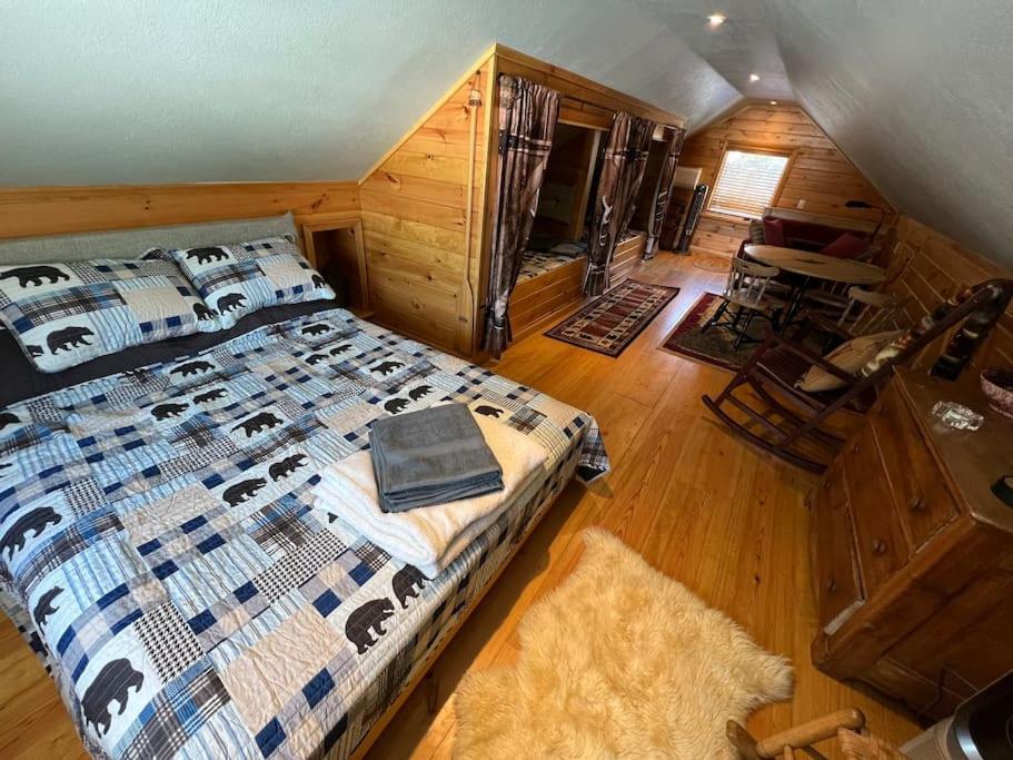 Cubs Den - Hot Tub- Walk To Lake- Fire Pit - Kayaks Oakland Exterior foto